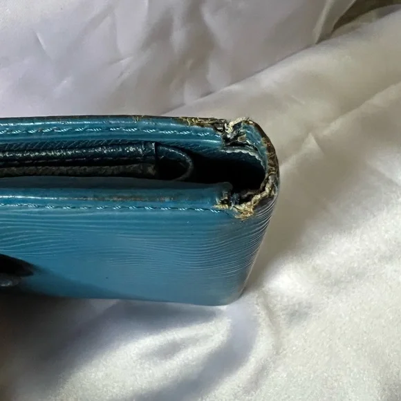 Louis Vuitton Teal Epi Textured Wallet - Picture 12 of 13